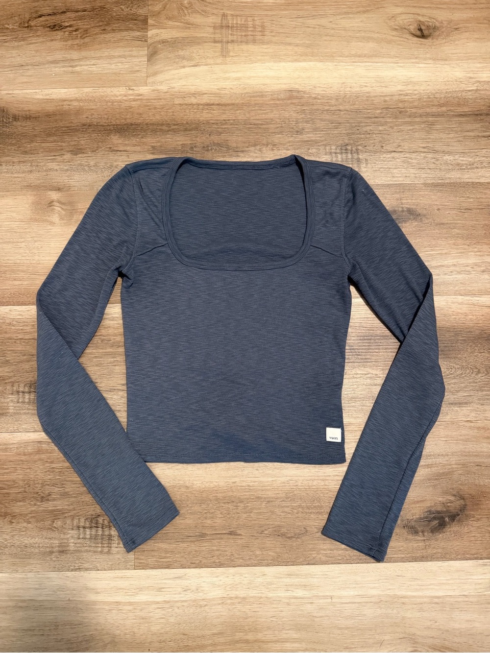 Vuori Women's Long Sleeve Pose Scoop Tee size XS Gray
